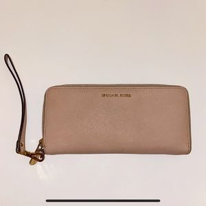 Michael Kors Wrist Wallet | Baby Pink